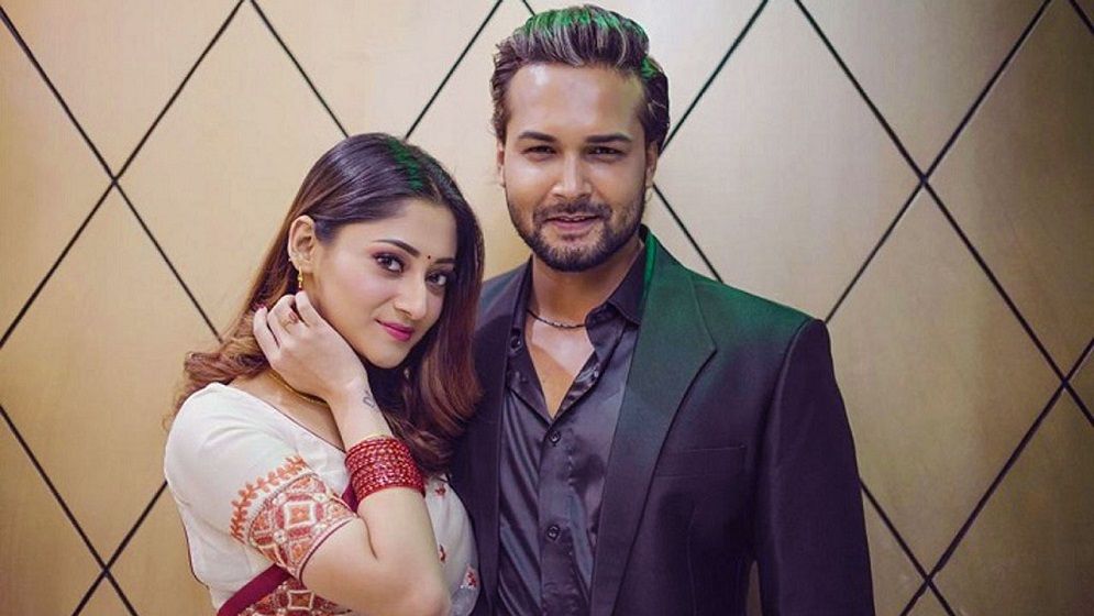 মায়ের জমানো টাকা-গাড়ি বেচে সিনেমা, হল না পেয়ে কাঁদলেন নায়ক