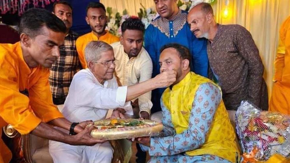 প্রয়াত নেতার ছেলের গায়ে হলুদে মির্জা ফখরুল