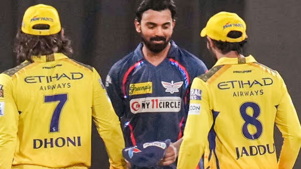 ধোনি ব্যাট ধরলেই ভয়ে কাঁপে বোলাররা: রাহুল