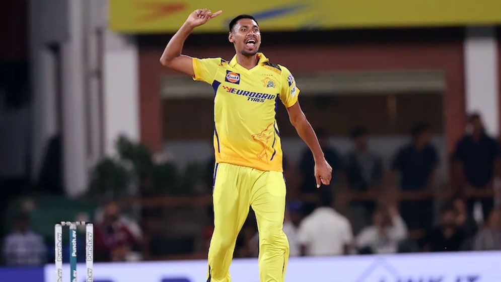 সাকিবকে ছাড়িয়ে গেলেন মুস্তাফিজ