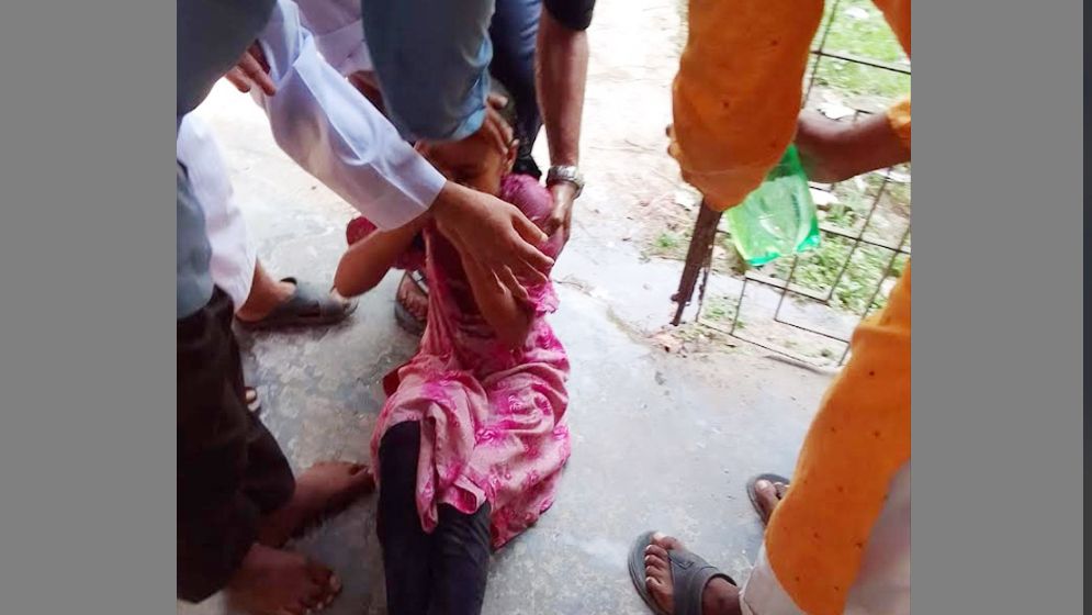 গরমে শ্রেণিকক্ষে অজ্ঞান হয়ে পড়ল মাদরাসাছাত্রী
