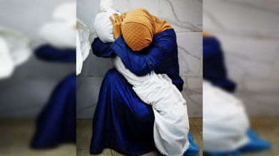 ভাতিজির মরদেহ বুকে জড়ানো ফিলিস্তিনি নারীর ছবি জিতল সেরার পুরস্কার