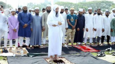 ঢাকায় গরম থেকে বাঁচতে বৃষ্টির জন্য বিশেষ নামাজ
