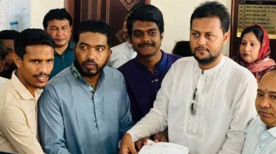 হলফনামায় তথ্য গোপন ও পরোয়ানা নিয়ে নির্বাচনী প্রচারণার অভিযোগ