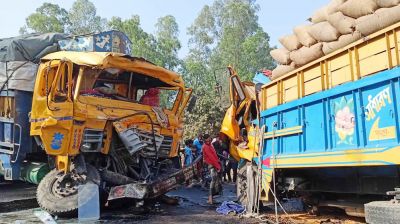 দিনাজপুরে দুই ট্রাকের সংঘর্ষে নিহত ২ 
