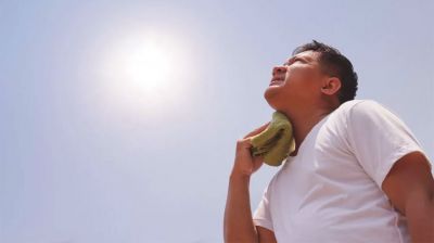 কাঠফাটা গরম থেকে বাঁচার ১০ উপায়