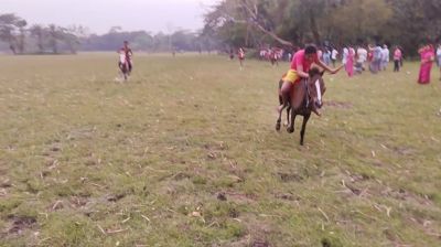ঝালকাঠিতে ঐতিহ্যবাহী ঘোড়দৌড় প্রতিযোগিতা অনুষ্ঠিত