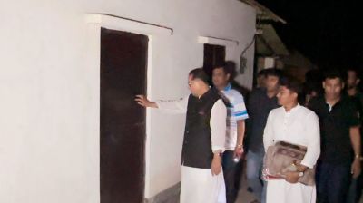 ঈদ উপহার নিয়ে গভীর রাতে গরিবের দরজায় মন্ত্রী