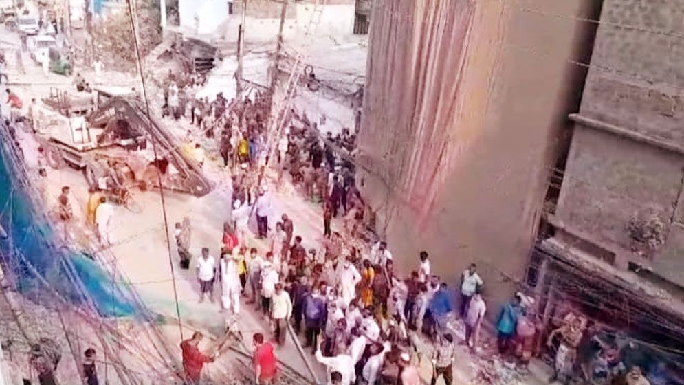 হাইকোর্টের নির্দেশ অমান্য করে মুগদায় উচ্ছেদ অভিযান