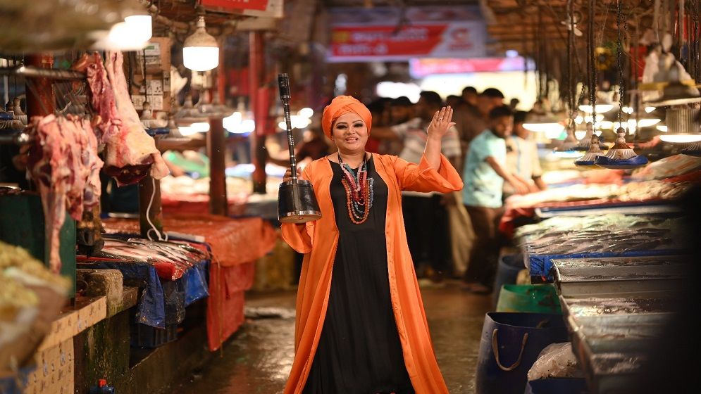 কাঁচাবাজারে একি করলেন মমতাজ? (ভিডিও)