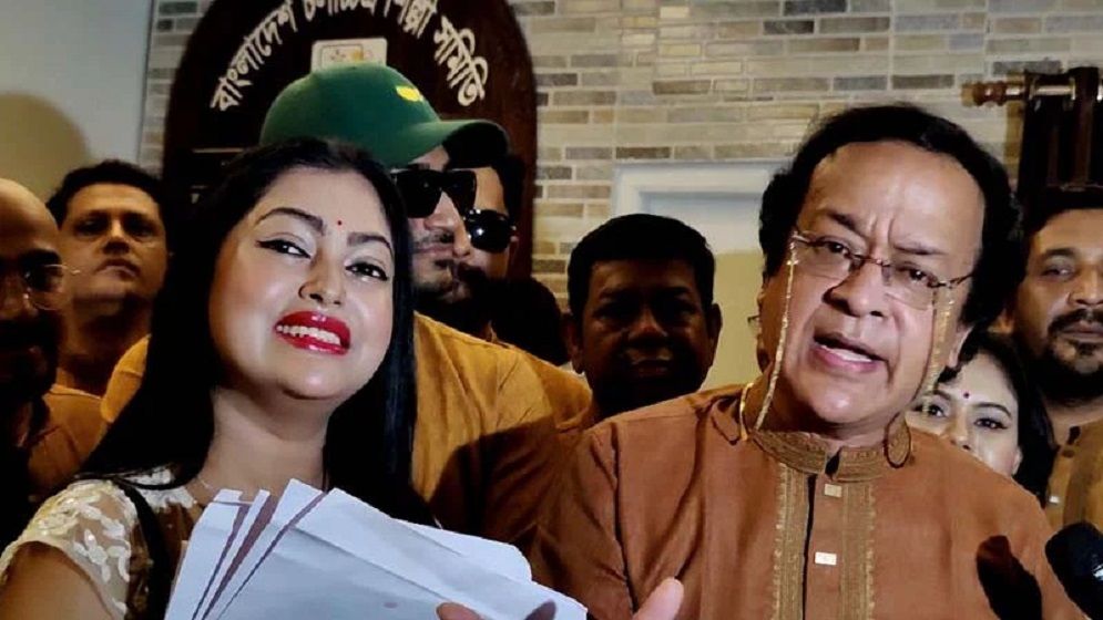 চুমু খেতে চাওয়া সেই পীরজাদাকে দলে নিলেন নিপুণ
