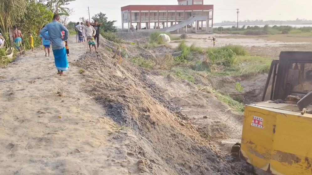 নতুন সড়ক পেয়ে খুশি বিনোদপুর গ্রামের মানুষ