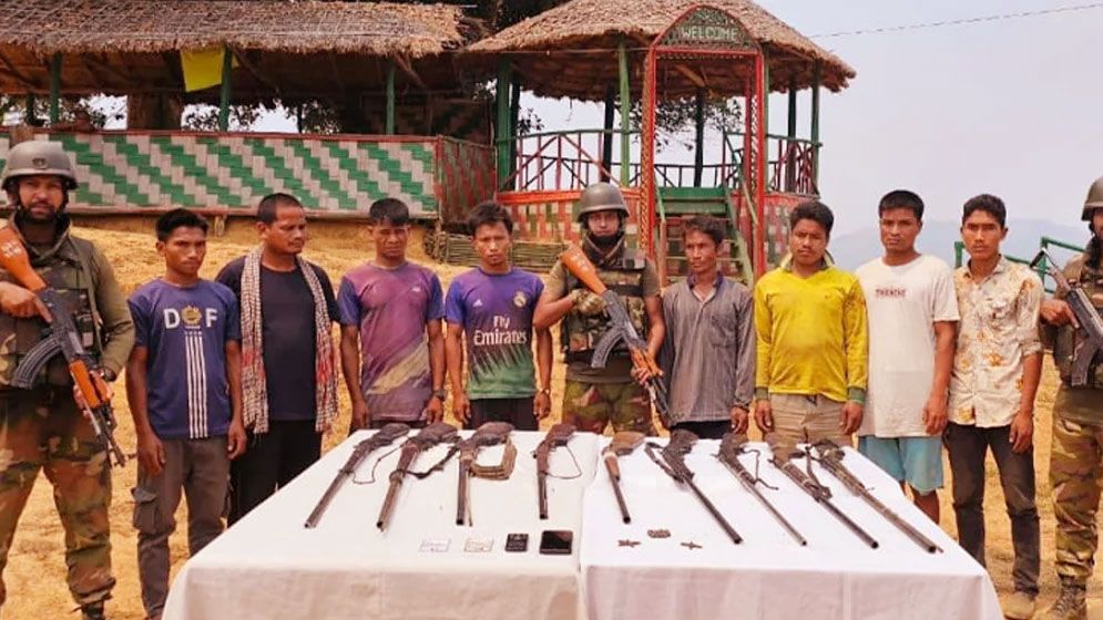 অস্ত্র-গোলাবারুদসহ কেএনএফের ৯ সদস্য আটক