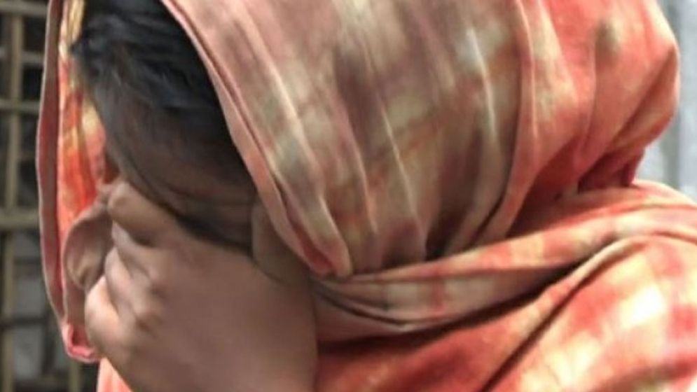 টাকার জন্য স্ত্রীকে ধর্ষকদের হাতে তুলে দিলেন স্বামী