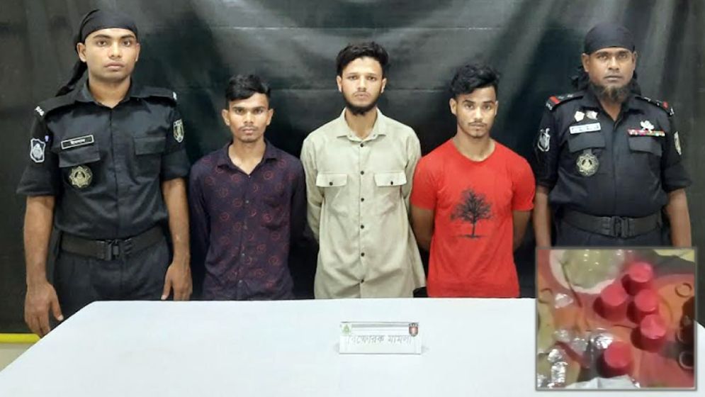 বাড্ডার সেই কারখানা থেকে ৬৫ হাতবোমাসহ আটক ৩