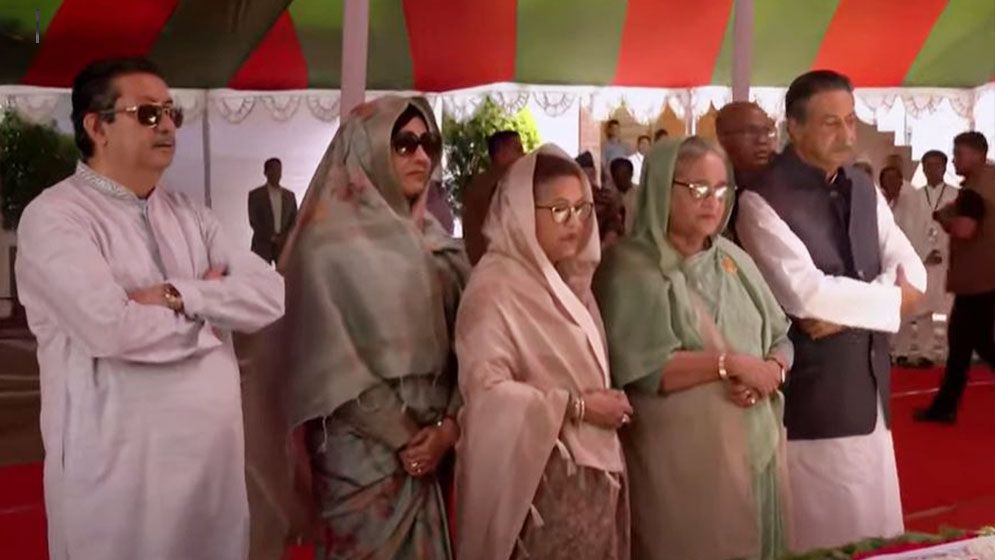 সড়কপথে ঢাকায় ফিরছেন প্রধানমন্ত্রী