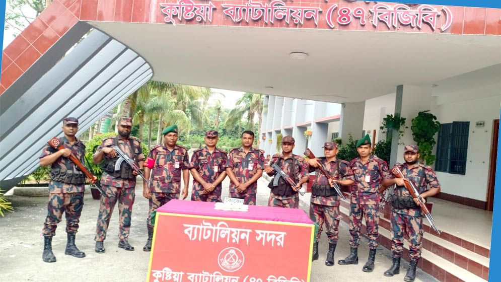 খুলনাগামী ট্রেন থেকে ২.৫ কেজি কোকেন জব্দ 
