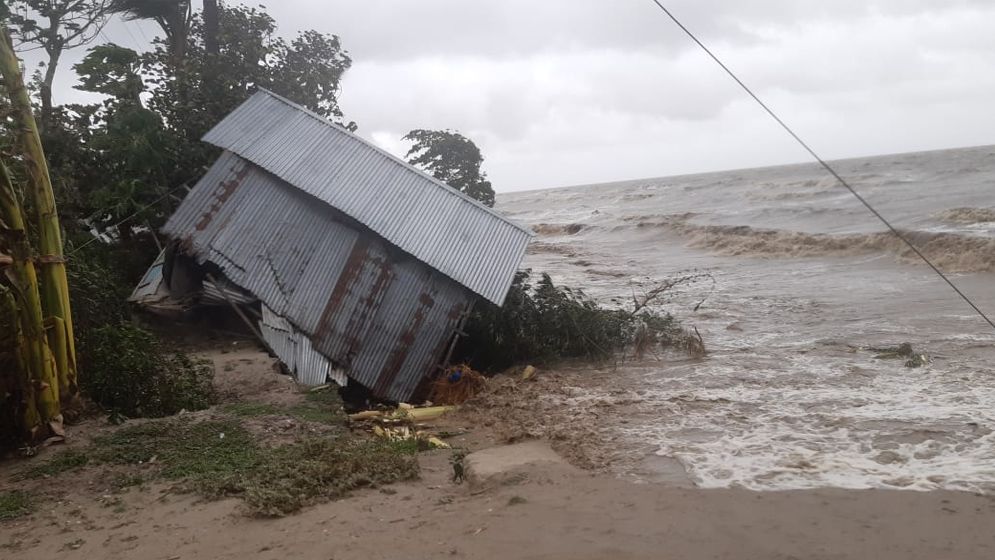 ভোলায় পানি বন্দি লক্ষাধিক মানুষ, মৃত্যু ৩ 