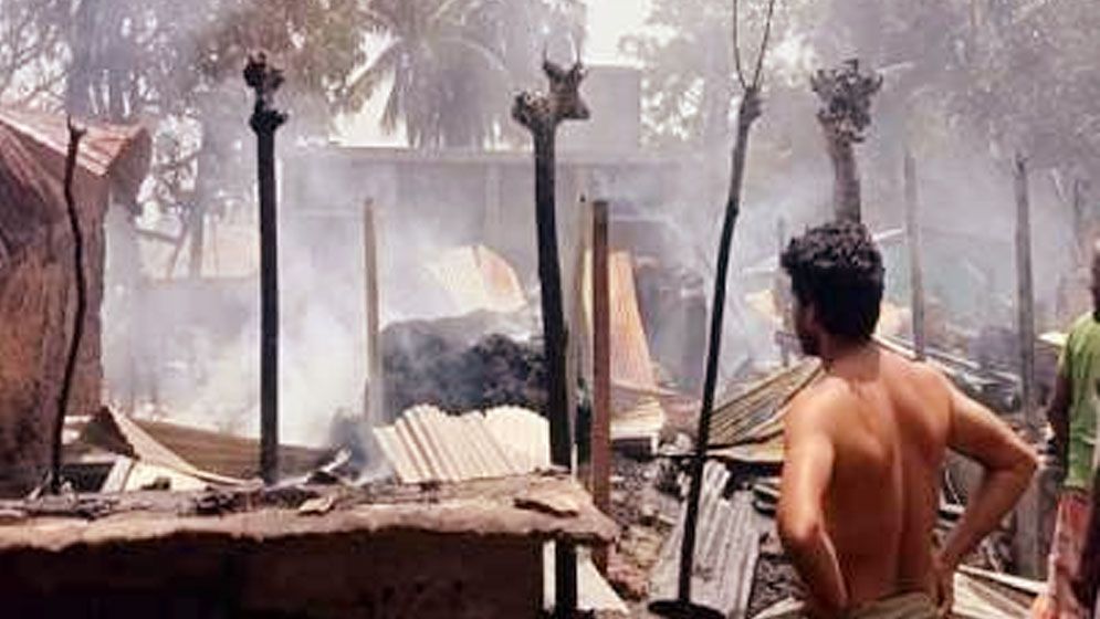 আলমডাঙ্গায় আগুনে ৮ বসত বাড়ি পুড়ে ছাই