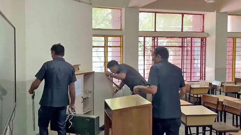 বোমা হামলার হুমকি, শিক্ষার্থীদের পাঠিয়ে দেয়া হল বাড়িতে 