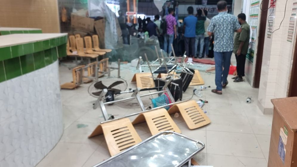 ভুল চিকিৎসায় মাসহ নবজাতকের মৃত্যু, হাসপাতালে ভাঙচুর