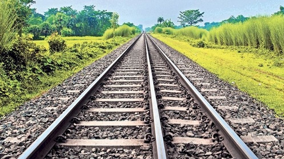 নোয়াখালীতে ট্রেনে কাটা পড়ে নারীর মৃত্যু