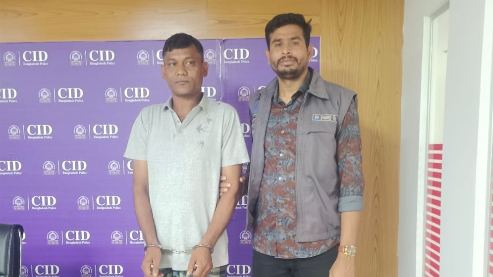 কলেজছাত্রীকে বিবাহ, ডিভোর্স দেয়ায় অন্তরঙ্গ ভিডিও ফেসবুকে