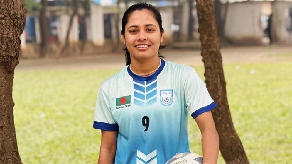 বাফুফের বিরুদ্ধে অভিযোগ তুলে শাস্তির মুখে ফুটবলার