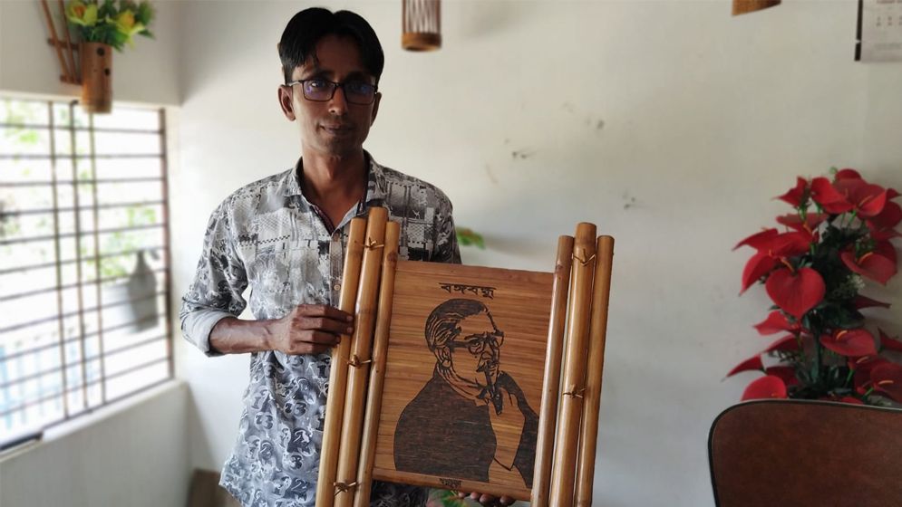মহিদুলের হস্তশিল্পের নন্দিত উদ্যোগ ‘স্বপ্নচূড়া’