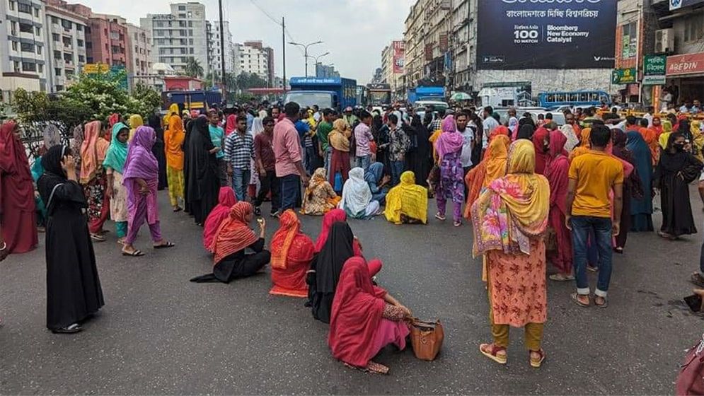 রাজধানীতে গার্মেন্টস শ্রমিকদের সড়ক অবরোধে দীর্ঘ যানজট