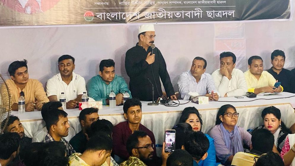 পরিবর্তন আনতে ছাত্রসমাজকে রাজপথে নামতে হবে