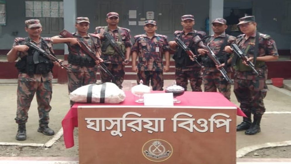 বিরামপুর সীমান্ত থেকে ৩ কোটি টাকার সাপের বিষ উদ্ধার