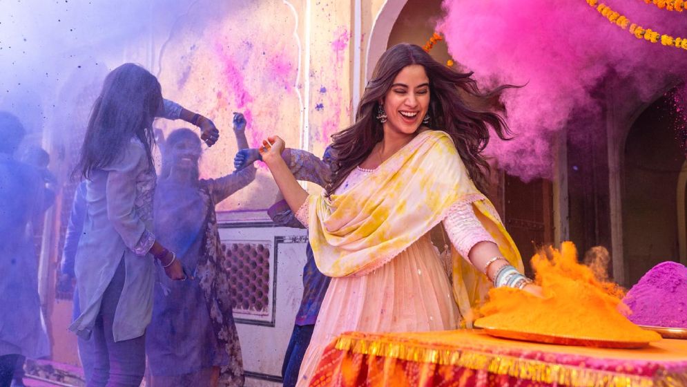 যেভাবে দুই কাঁধের লিগামেন্ট ছিঁড়ে চোটে পড়েছিলেন জাহ্নবী!