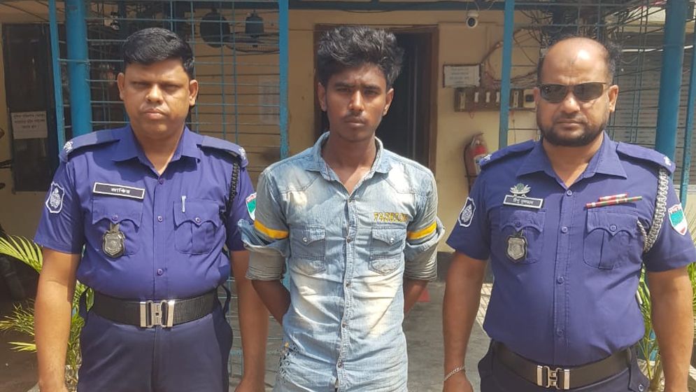 পাটকেলঘাটায় মাদ্রাসার ছাত্রীকে ধর্ষণ চেষ্টা মামলায় যুবক গ্রেপ্তার
