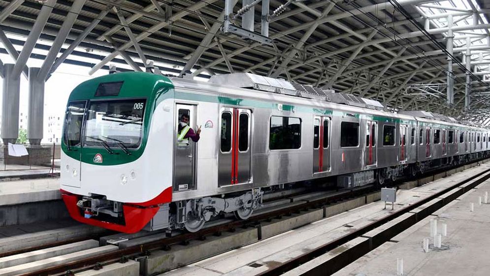 বন্ধ হওয়ার দেড় ঘণ্টা পর চালু হলো মেট্রোরেল