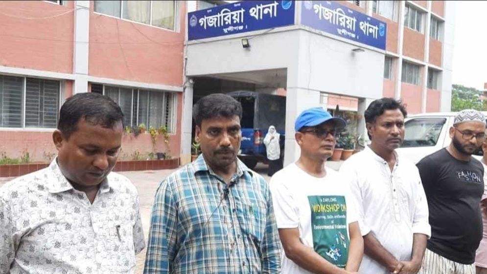 গজারিয়ায় সংবাদকর্মীর ওপর হামলায় থানার সামনে কর্মসূচি