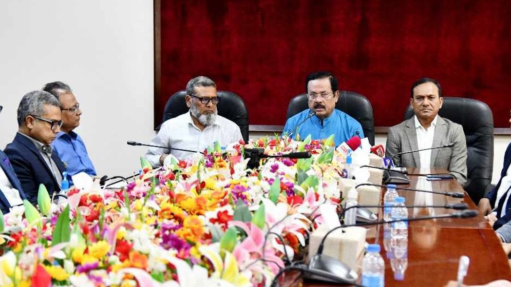সমাজ পরিবর্তনে পোশাক শিল্প ভূমিকা পালন করছে