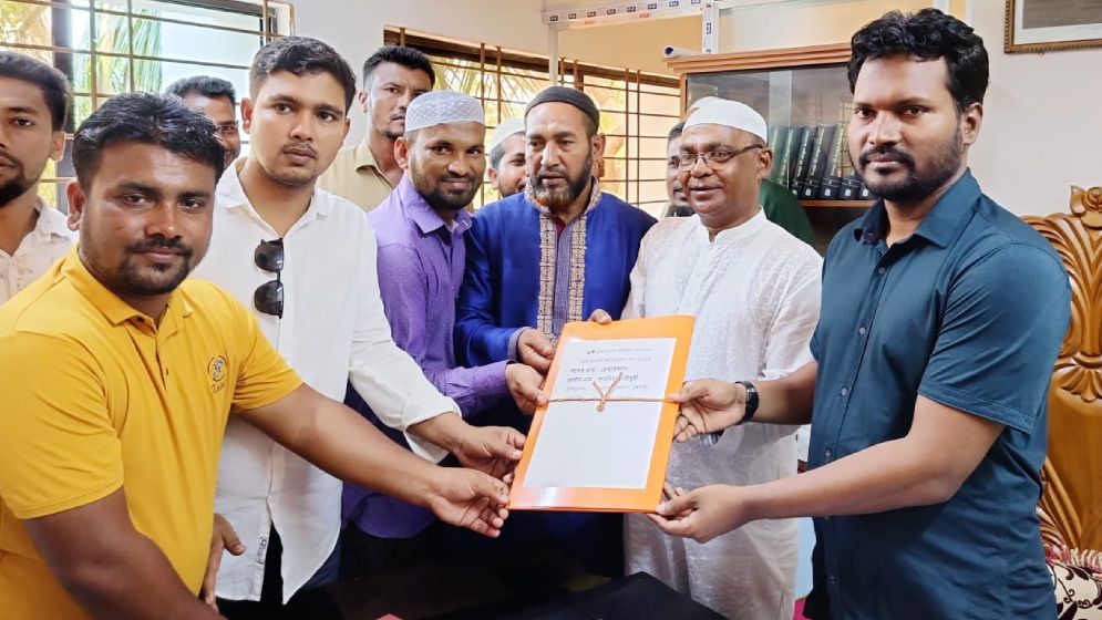 উপজেলা চেয়ারম্যান পদে মনোনয়ন দাখিল করেছেন শাহরিয়ার দ্বীপক