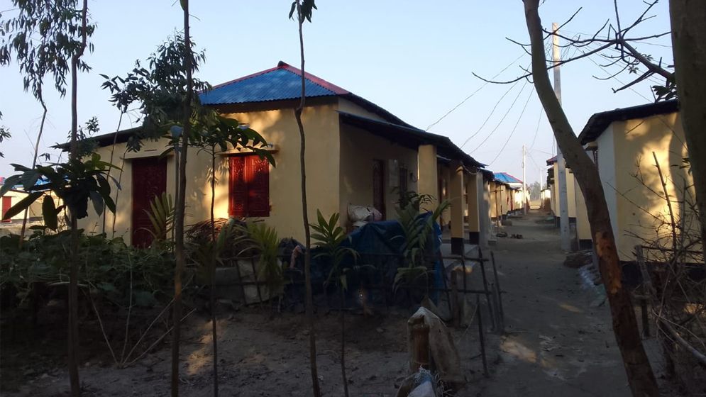 সুন্দরগঞ্জে আশ্রায়ণ প্রকল্পে রাস্তার অভাবে চরম দুর্ভোগে আশ্রিতরা