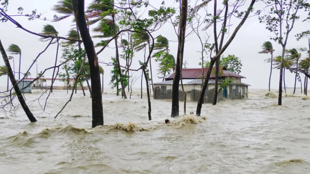 ঘূর্ণিঝড় রেমালের পরে আসছে ভয়ঙ্কর বন্যা