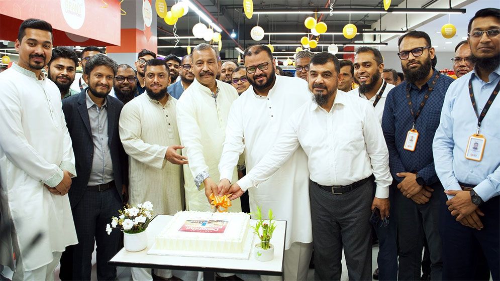 ঢাকা বিমানবন্দর এলাকায় ইউনিমার্ট ও শেফস টেবিলের সর্ববৃহৎ শাখা উদ্বোধন