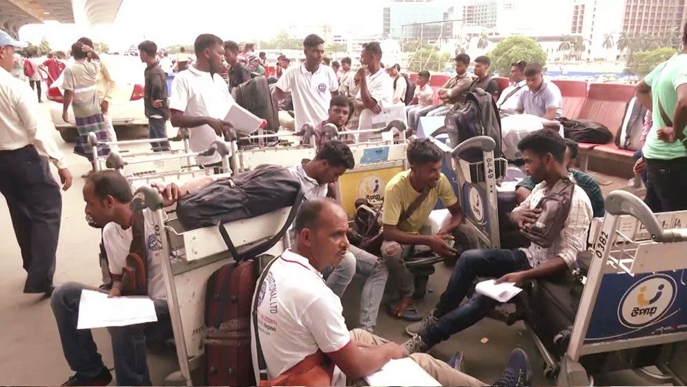 ৭ লাখ গুনেও ৩১ হাজার ৪০৩ কর্মীর মালয়েশিয়া যাওয়া অনিশ্চিত!