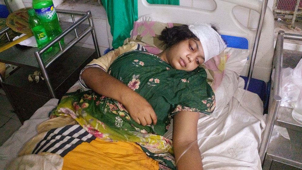 দুই বোনকে হাতুরি দিয়ে পেটালেন ছাত্রলীগ নেতা