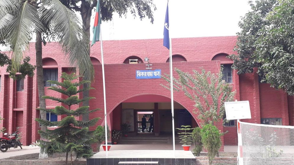 ঝিকরগাছায় ইউপি সদস্যকে পিটিয়ে জখম, আটক ১