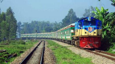 ৫ ঘণ্টা পর ঢাকার সঙ্গে উত্তরবঙ্গের রেল যোগাযোগ স্বাভাবিক