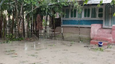 ঝালকাঠিতে আশ্রয়কেন্দ্রে ঠাঁই নদী তীরের বাসিন্দাদের