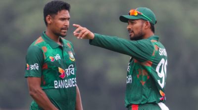উড়তে থাকা যুক্তরাষ্ট্রকে মাটিতে নামালেন মুস্তাফিজ