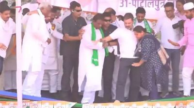 ‘বড় বিপদ’ থেকে বাঁচলেন রাহুল গান্ধী!