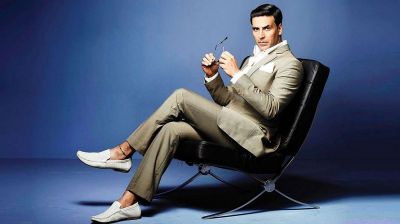 ভারতে প্রথমবার ভোট দিলেন অক্ষয়