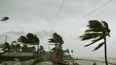 ৮০ কি.মি. বেগে ঢাকাসহ ১৭ অঞ্চলে ঝোড়ো হাওয়া ও বৃষ্টির আভাস